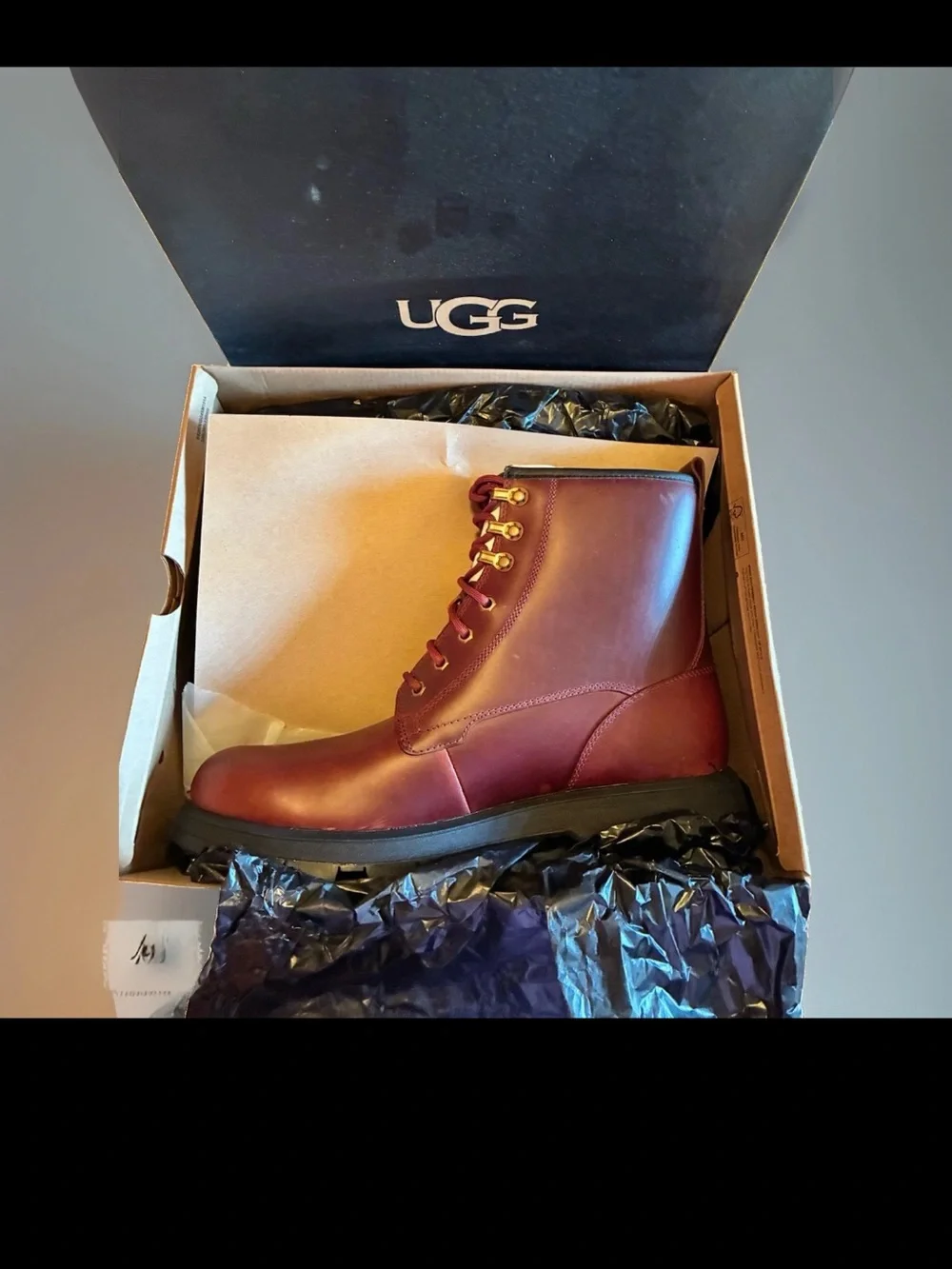 UGG Kirkson Men’s Chestnut Leather Lugsole Winter Boots Size 11 NEW